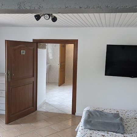 Studio A La Campagne Dans Corps De Ferme Renovee Chancey Rom bilde